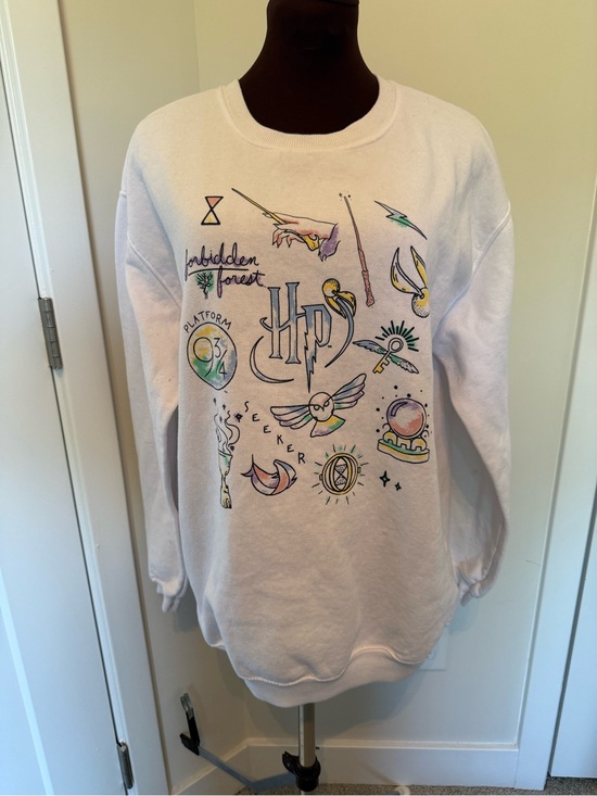 Wizarding World Of Harry Potter Tops - White Graphic Wizardry Sweatshirt - Unbranded